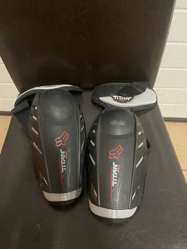 Fox Titan Race knee/shin guards