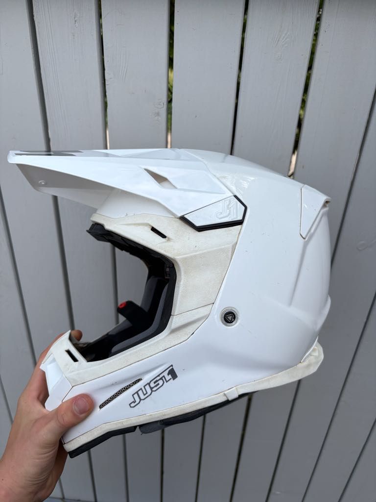 Just1 J22 motocross helmet