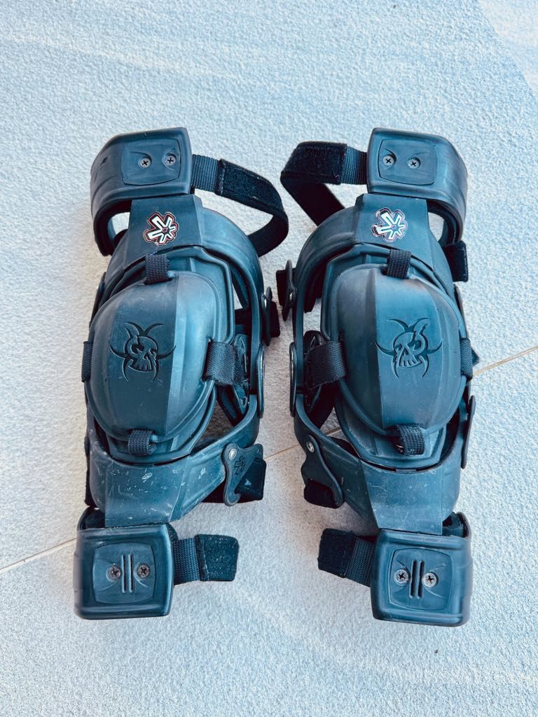 ASTERISK JUNIOR CELL KNEE BRACE PAIR