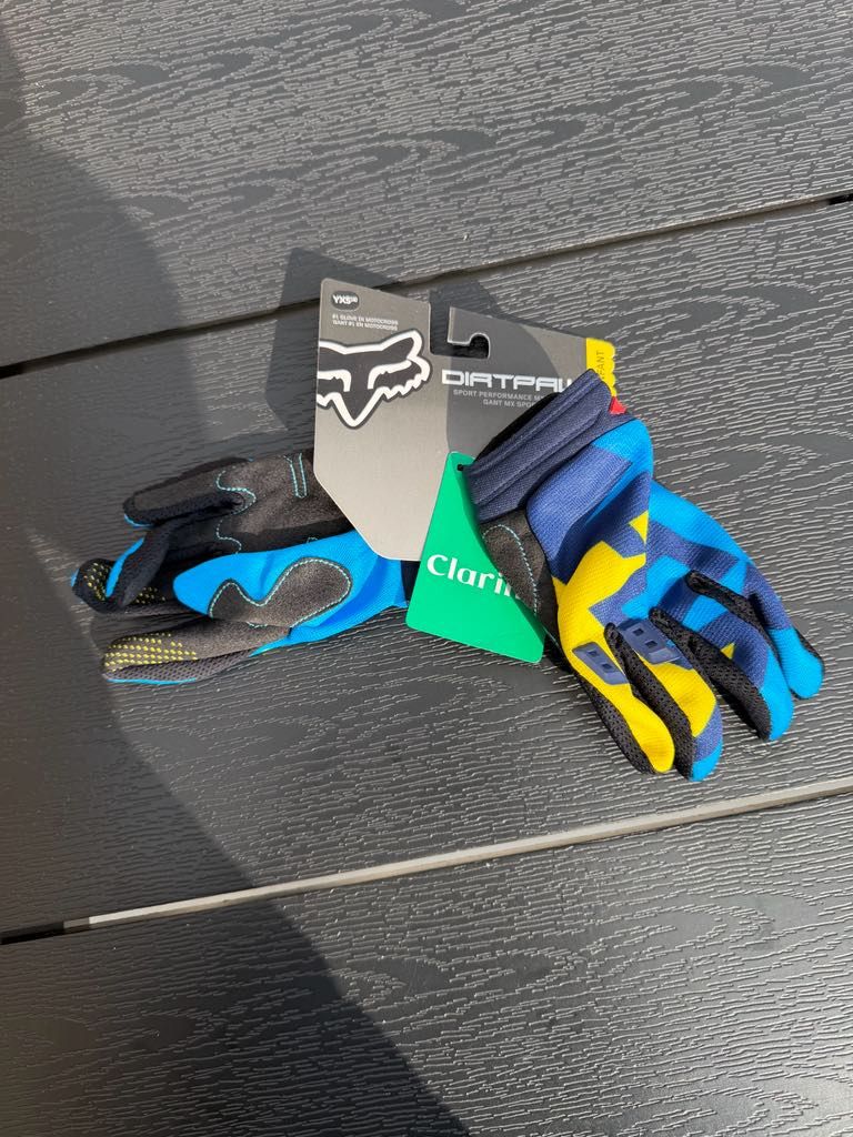 Fox kids gloves