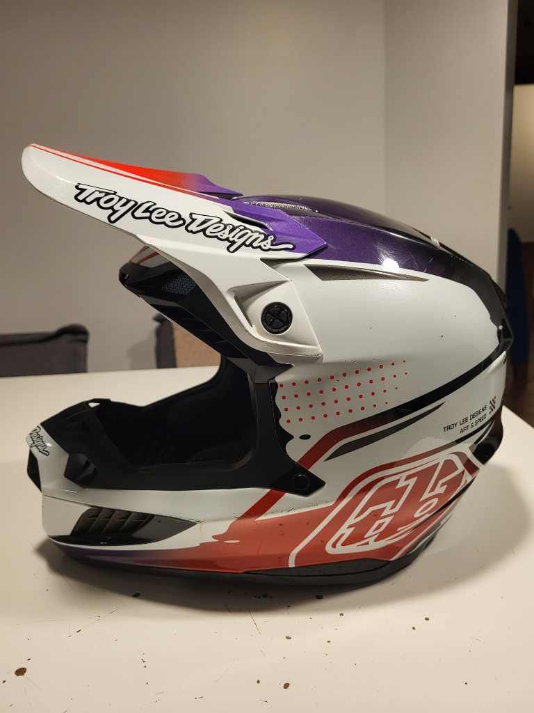 SE5 Carbon Helmet W/MIPS Drip Black